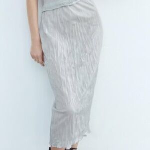 ✨NWT ZARA Silver Pleated Maxi Skirt (Size M)